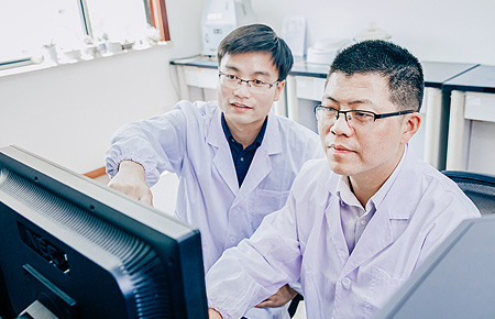 致力于为全球客户提供全方位系统解决规划，成为他们最值得信任的合作同伴。。。